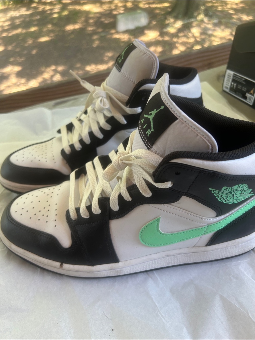 Air Jordan 1 Mid green glow. Sz 11